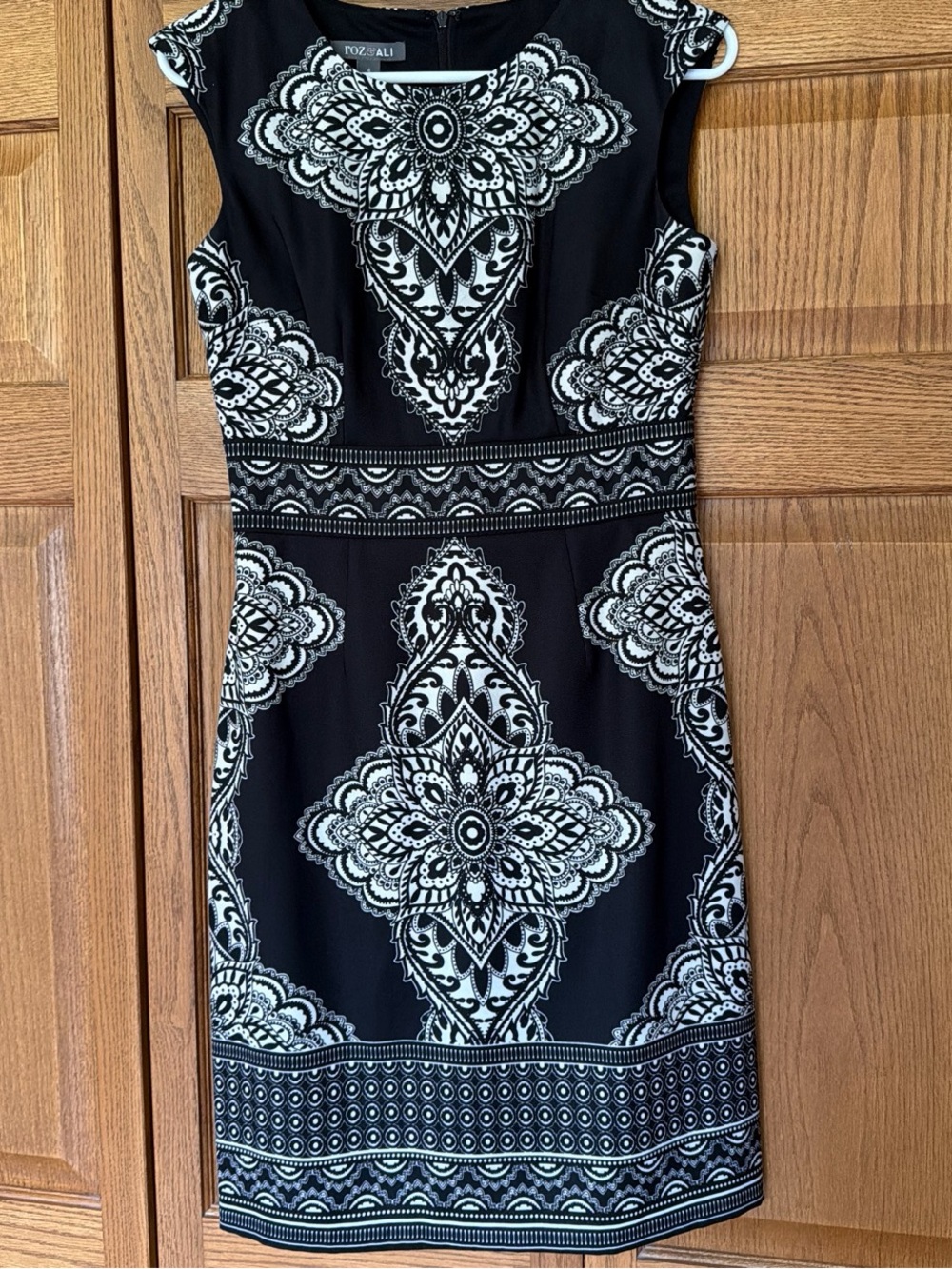Black & Cream Printed Sheath Dress by Roz & Ali